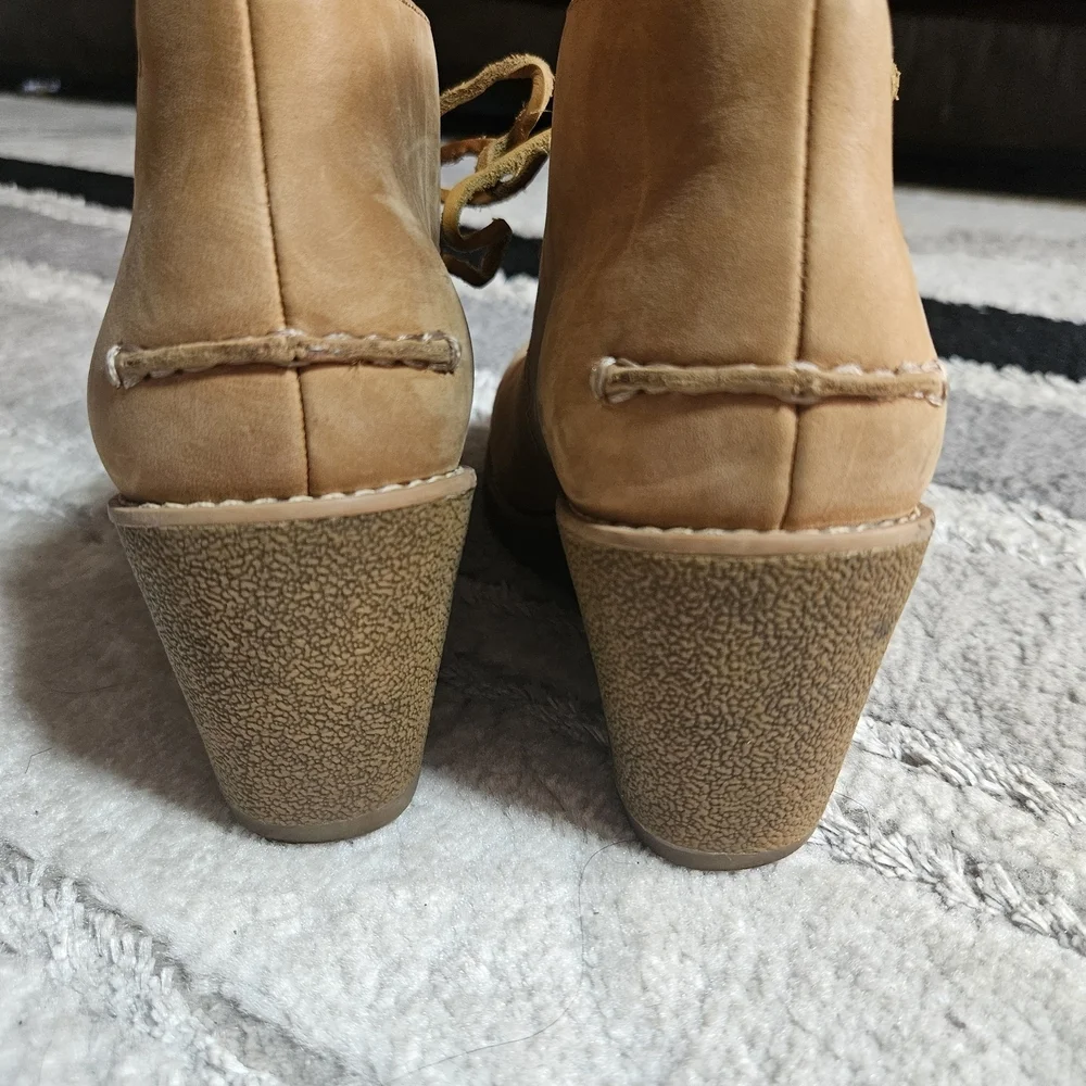Sperry elegant tan